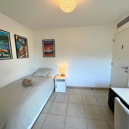 Spacieux Duplex De Standing Avec Piscine & Parking * Saint-Raphael (Var)