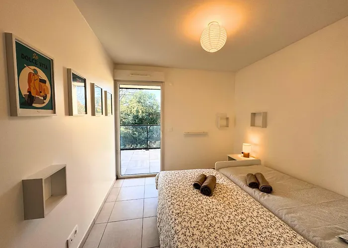 Spacieux Duplex De Standing Avec Piscine & Parking Saint-Raphael (Var)