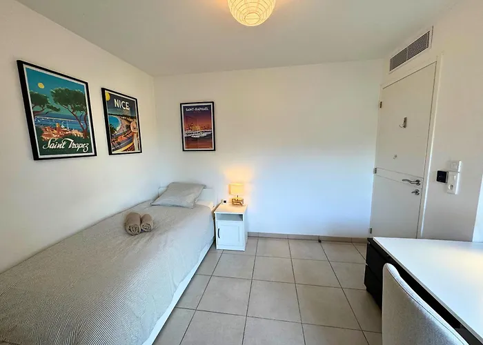 Spacieux Duplex De Standing Avec Piscine & Parking * Saint-Raphael (Var)