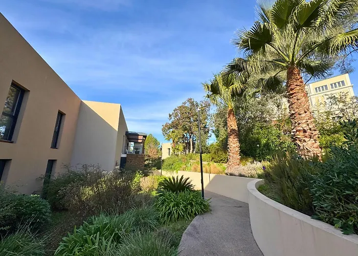 Spacieux Duplex De Standing Avec Piscine & Parking